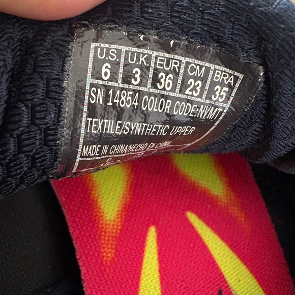 Skechers Golf shoes with Pink Floral Design - Picture 4 of 4